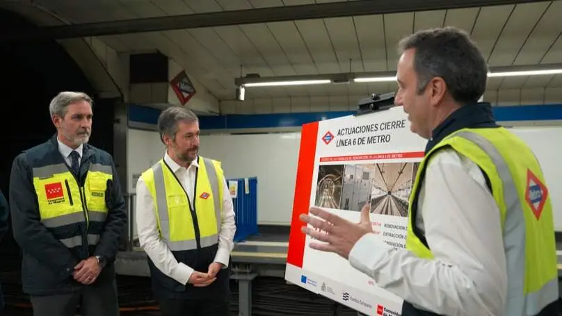 El consejero García Martín, durante su visita a las actuaciones del proyecto de automatización de la Circular - Foto Comunidad de Madrid