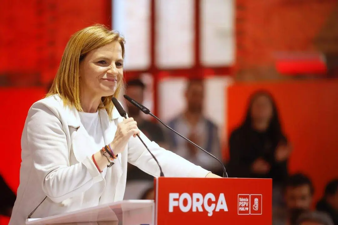 La secretaria de Igualdad del PSOE, Pilar Bernab&eacute;, en una intervenci&oacute;n | Foto de PSOE