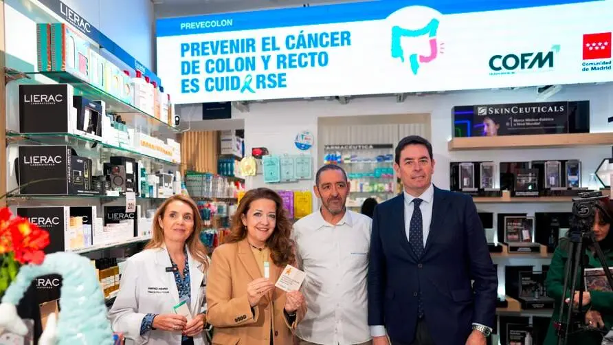 La consejera de Sanidad ha conocido hoy el funcionamiento del  dispositivo en una oficina del barrio de Chueca - Foto Comunidad de Madrid