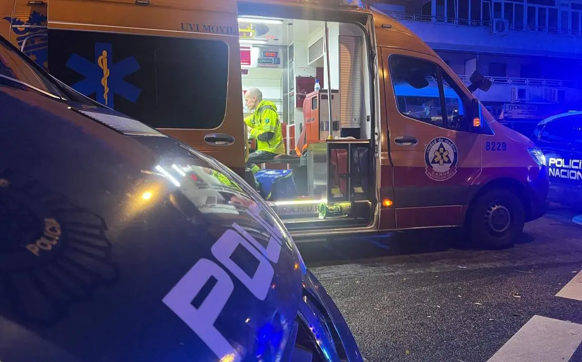 Polic&iacute;a Nacional y Emergencias en el lugar del suceso - Foto Emergencias Madrid