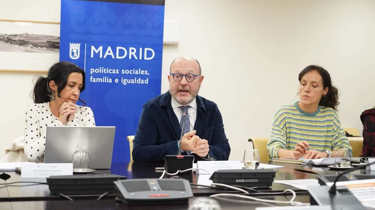 Fern&aacute;ndez durante su intervenci&oacute;n en el Observatorio LGTBI