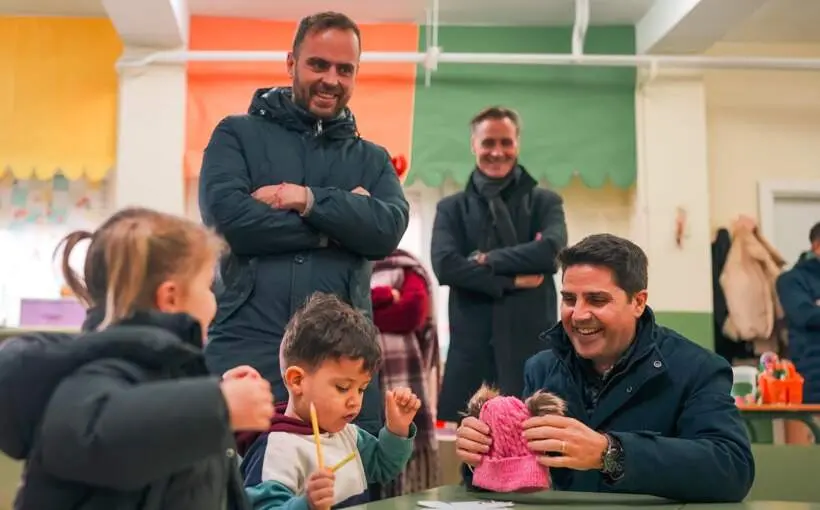 El consejero de Educaci&oacute;n, Ciencia y Universidades, en el CEIP Le&oacute;n Felipe de Arganda del Rey - Foto Comunidad de Madrid