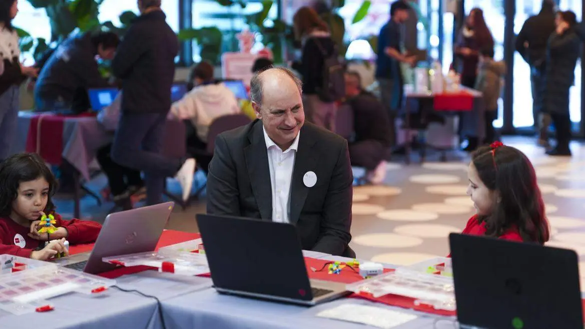 a Comunidad recibi&oacute; a m&aacute;s de 1.100 ni&ntilde;os en el espacio de juegos interactivos navide&ntilde;os del Centro de Innovaci&oacute;n Digitaliza Madrid