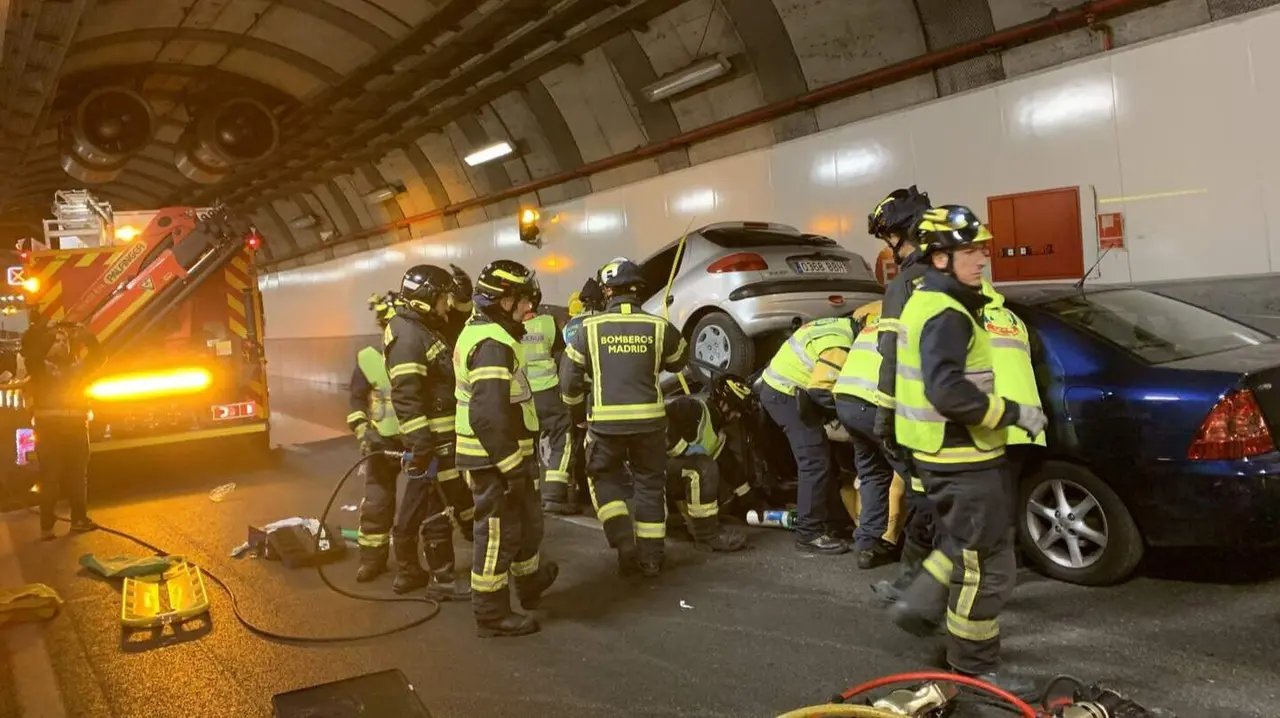 Imagen de archivo de un simulacro de evacuaci&oacute;n con los equipos de Seguridad y Emergencias municipales