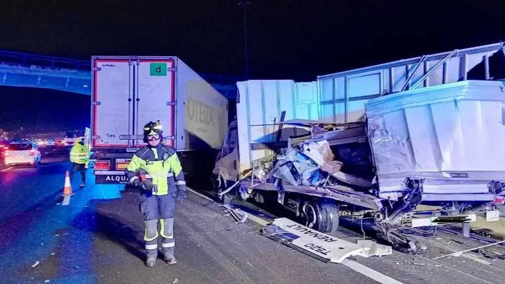 Accidente entre dos camiones en km 31 de la calzada interior de la M50 - Foto Emergencias Madrid