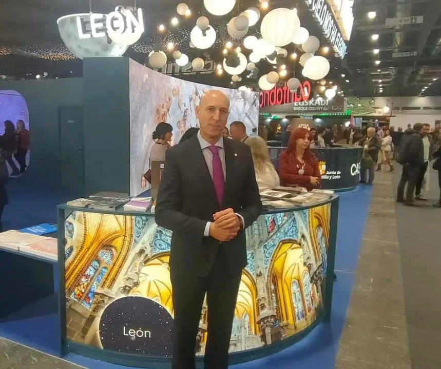 Entrevista con el alcalde de Le&oacute;n en FITUR 2026 sobre el atractivo tur&iacute;stico de Le&oacute;n: Urraca I, Gaud&iacute;,   el AVE...
