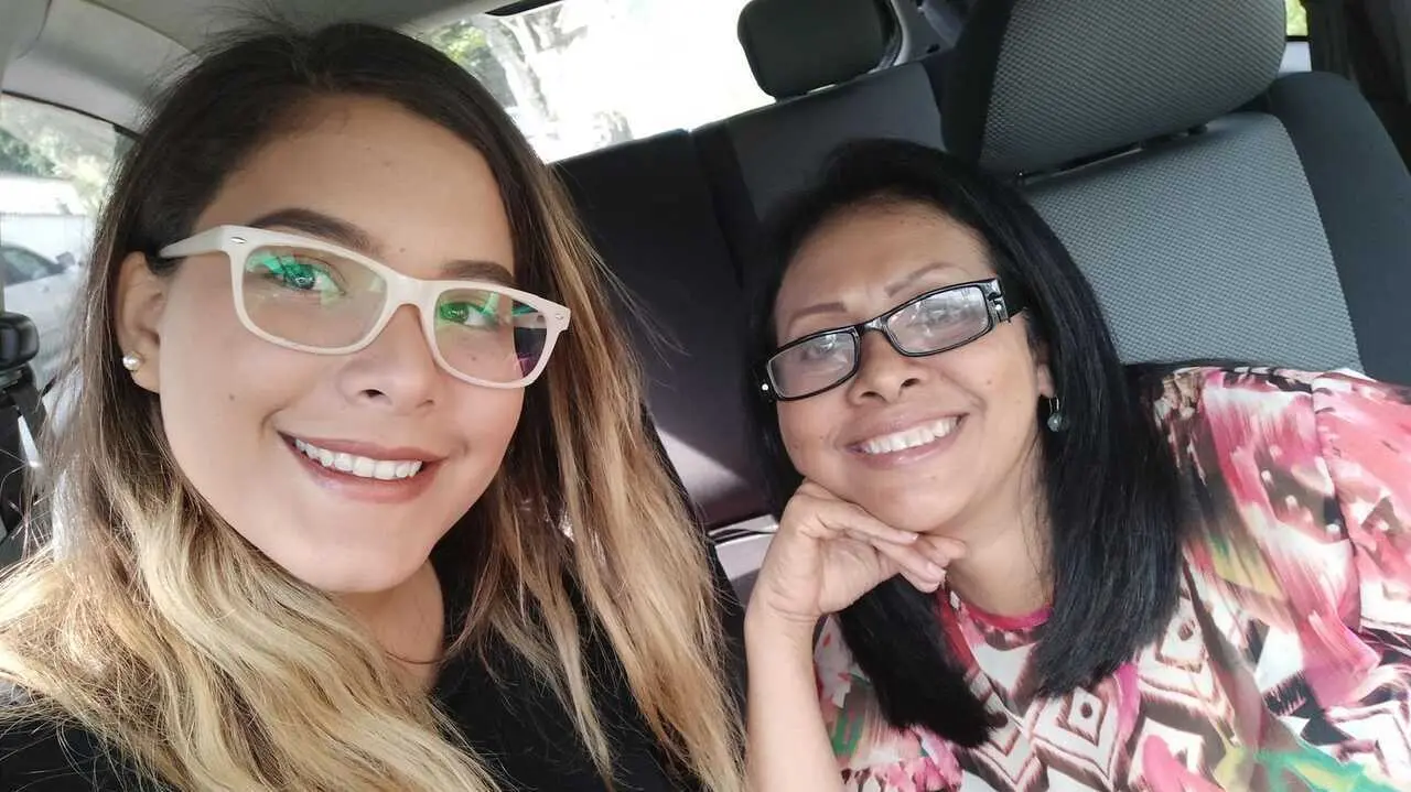 Mar&iacute;a Laura M&aacute;rquez con su t&iacute;a Dignora Hern&aacute;ndez, presa pol&iacute;tica del r&eacute;gimen venezolano