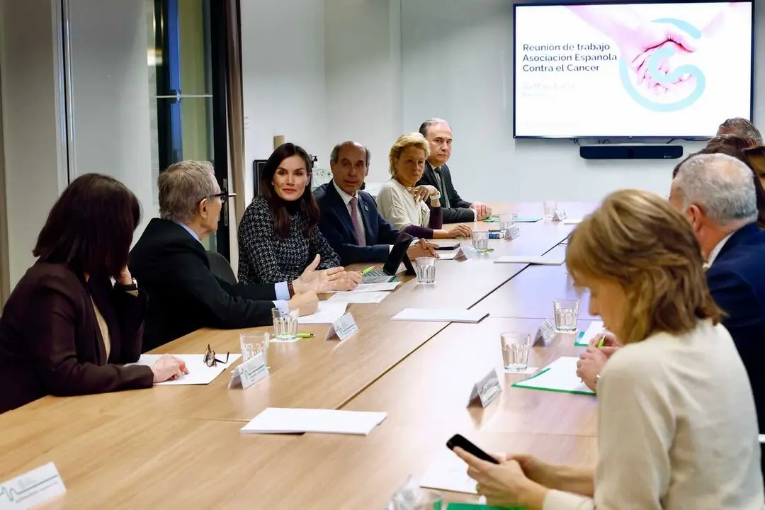 La Reina en la sede de la AECC - Foto Casa del Rey