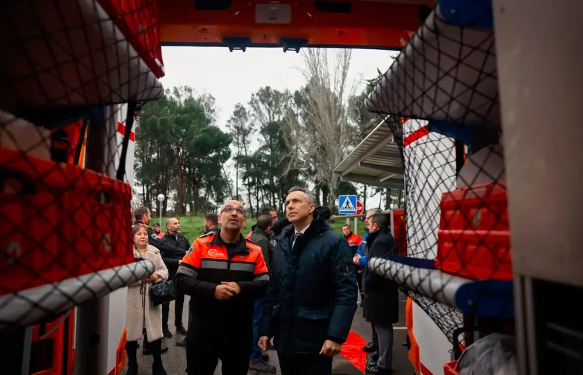 El consejero Novillo, durante su visita a la sede del ERIVE