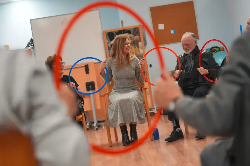 La consejera D&aacute;vila, en el Centro de Mayores Alcorc&oacute;n - Foto Comunidad de Madrid