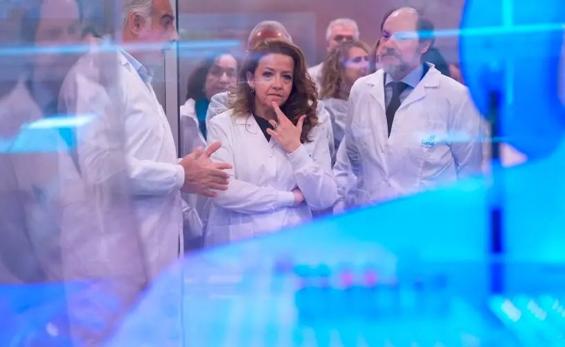 La consejera Matute, en el Laboratorio de Aguas Depuradas del Canal de Isabel II de Majadahonda - Foto Comunidad de Madrid