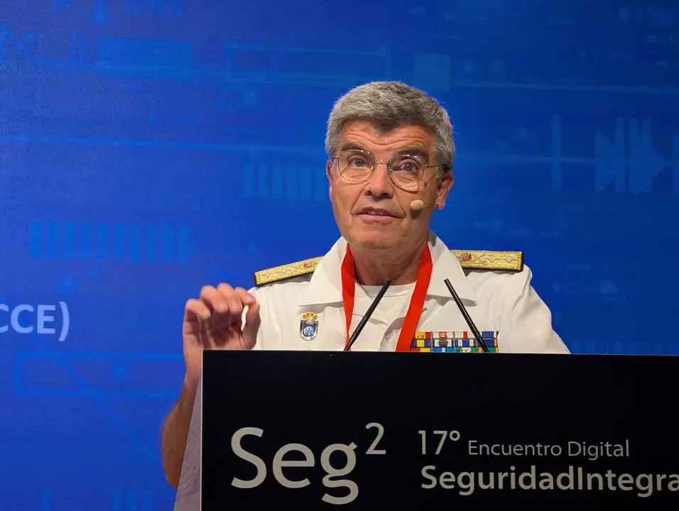 El vicealmirante Javier Roca Rivero, comandante del Mando Conjunto del Ciberespacio - Foto del MCCE