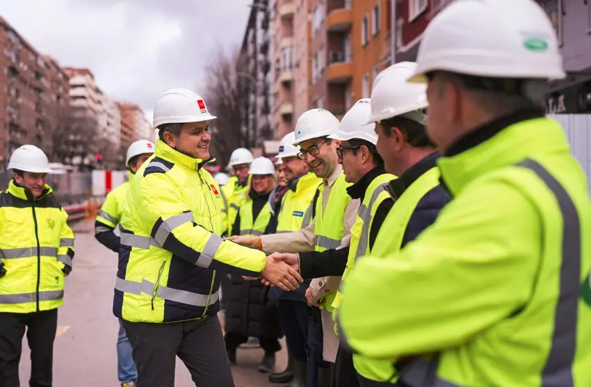 el consejero de Vivienda, Transportes e Infraestructuras,  Jorge Rodrigo, que ha conocido hoy la evoluci&oacute;n de los trabajos - Foto Comunidad de Madrid