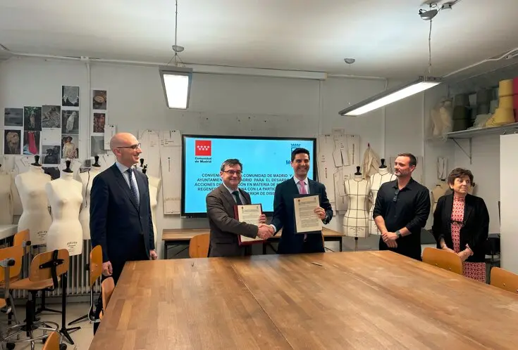 El consejero de Educaci&oacute;n, Ciencia y Universidades ha firmado hoy  un convenio con el Consistorio madrile&ntilde;o - Foto Comunidad de Madrid