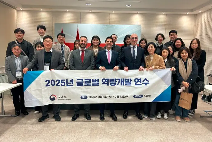 El consejero de Educaci&oacute;n, Ciencia y Universidades ha recibido a representantes del Ministerio de Educaci&oacute;n del pa&iacute;s asi&aacute;tico - Foto Comunidad de Madrid