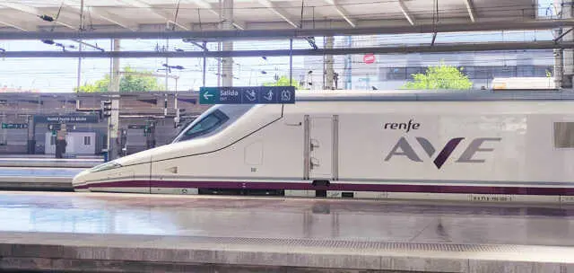 And&eacute;n AVE - Foto de Renfe