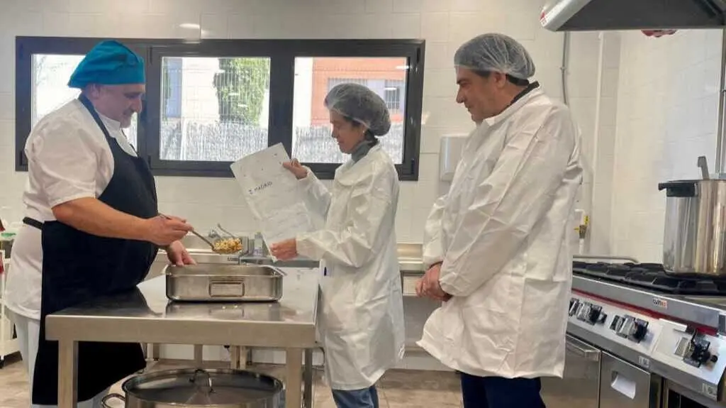 P&eacute;rez supervisa las inspecciones sanitarias en Hortaleza, durante una visita a la Escuela Infantil Municipal La Ardilla