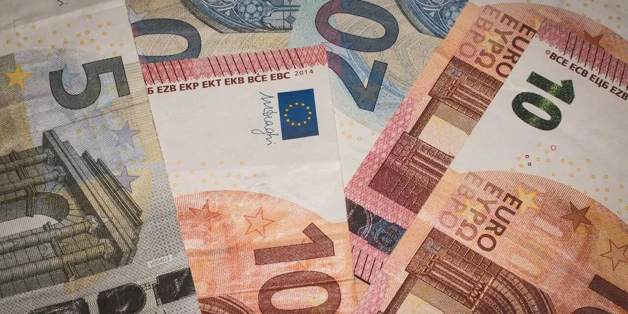 Dinero - Foto de Pezibear de Pixabay (Canva)