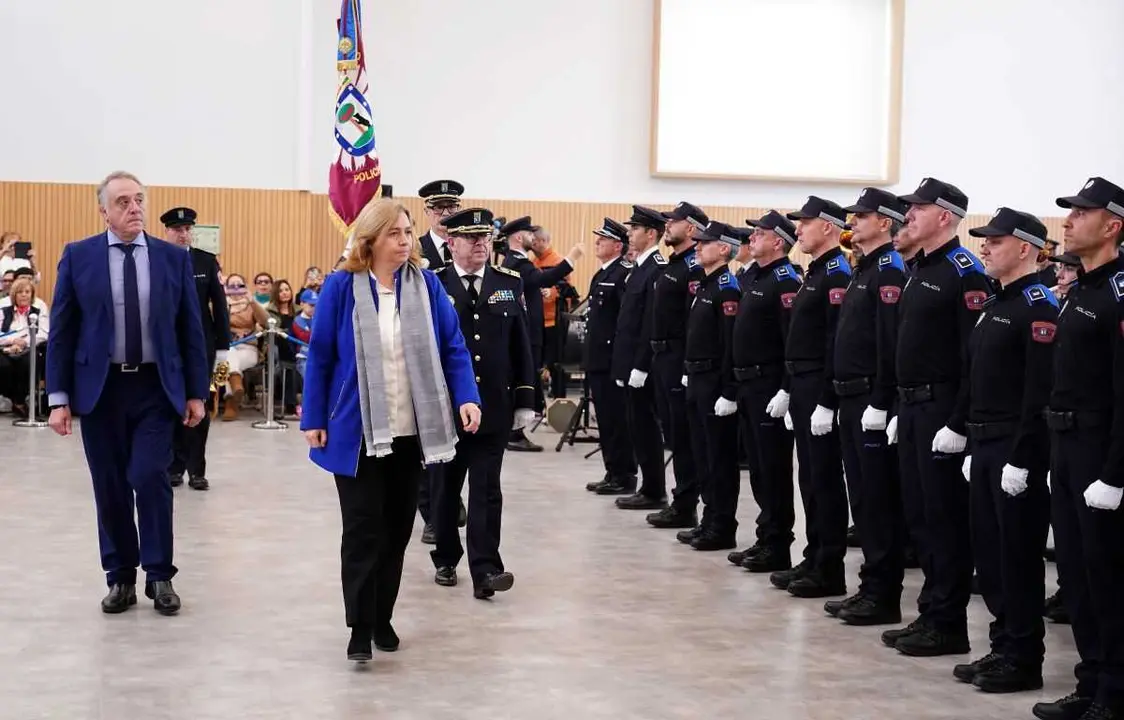 Pablo Enrique Rodr&iacute;guez (izquierda) junto a Inma Sanz en un acto de la Polic&iacute;a | Foto de Ayuntamiento de Madrid