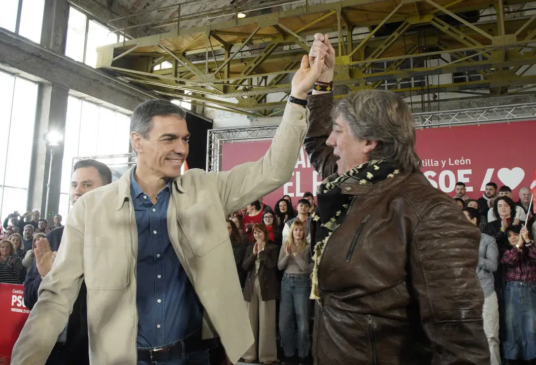 El presidente del Gobierno, Pedro S&aacute;nchez, y el candidato S&aacute;nchez y el candidato del PSOE en Castilla y Le&oacute;n, Carlos Mart&iacute;nez | Foto de C&eacute;sar S&aacute;nchez / ICAL