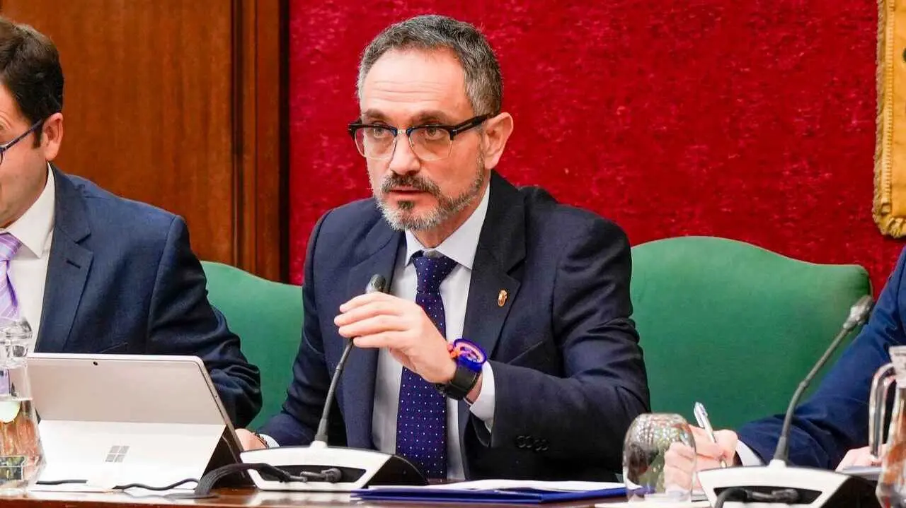 Manuel Bautista, alcalde de M&oacute;stoles, durante su intervenci&oacute;n en el Pleno extraordinario en M&oacute;stoles, defiende la presunci&oacute;n de inocencia - Foto del Ayuntamiento de M&oacute;stoles
