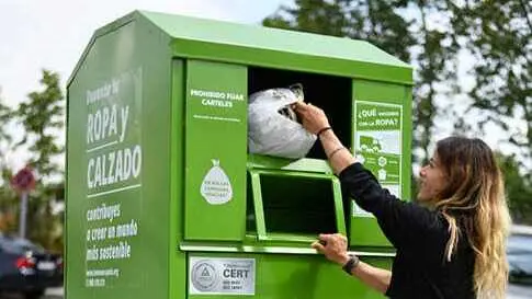 Reciclaje ropa - Foto de Humana