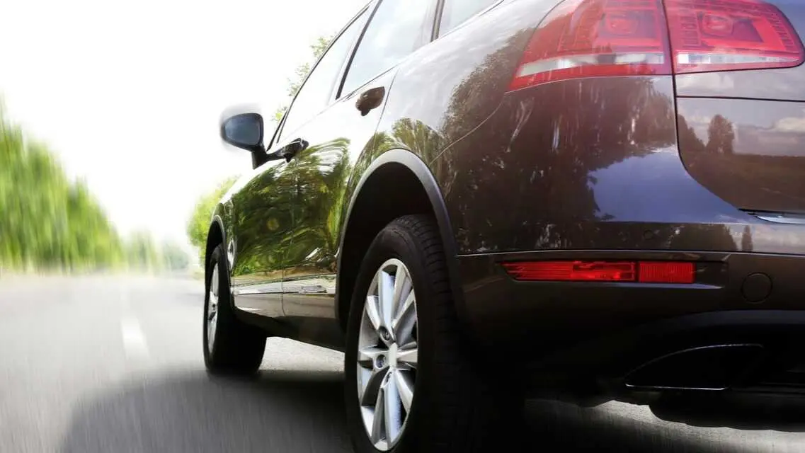 Coche en movimiento - Foto de pixelshot