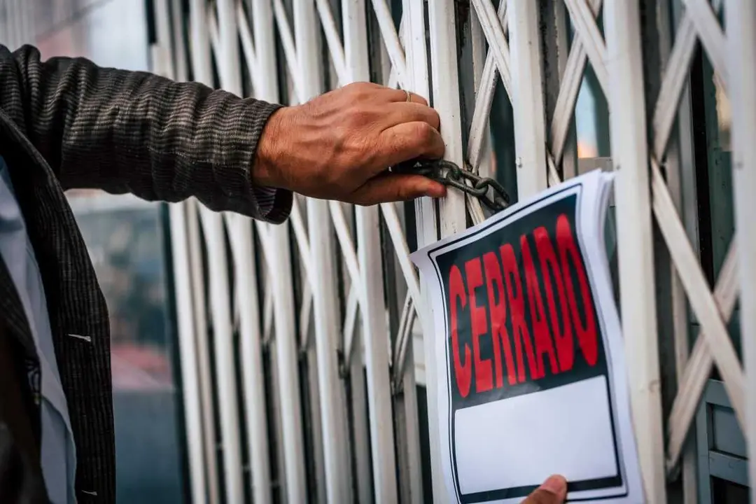 Comercio cerrado | Foto de 123RF/simonapilolla