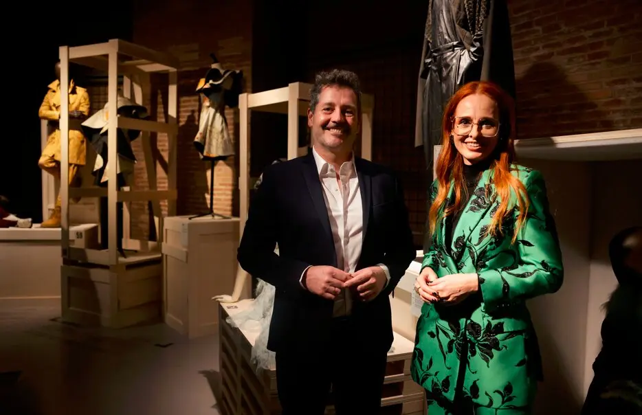El consejero De Paco Serrano y la dise&ntilde;adora Ana Locking - Foto Comunidad de Madrid