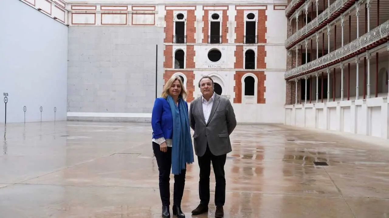Sanz, durante su visita a Beti Jai, acompa&ntilde;ada de Gonz&aacute;lez Taboada, en la que ha hecho balance de las inversiones en Chamber&iacute;