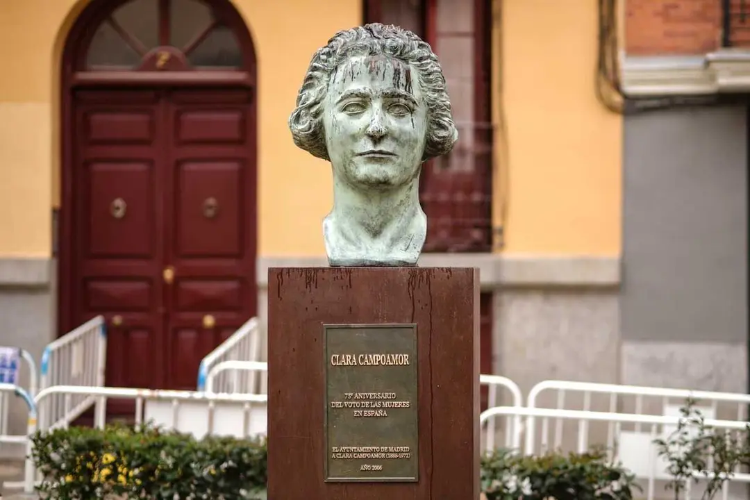Busto de Clara Campoamor
