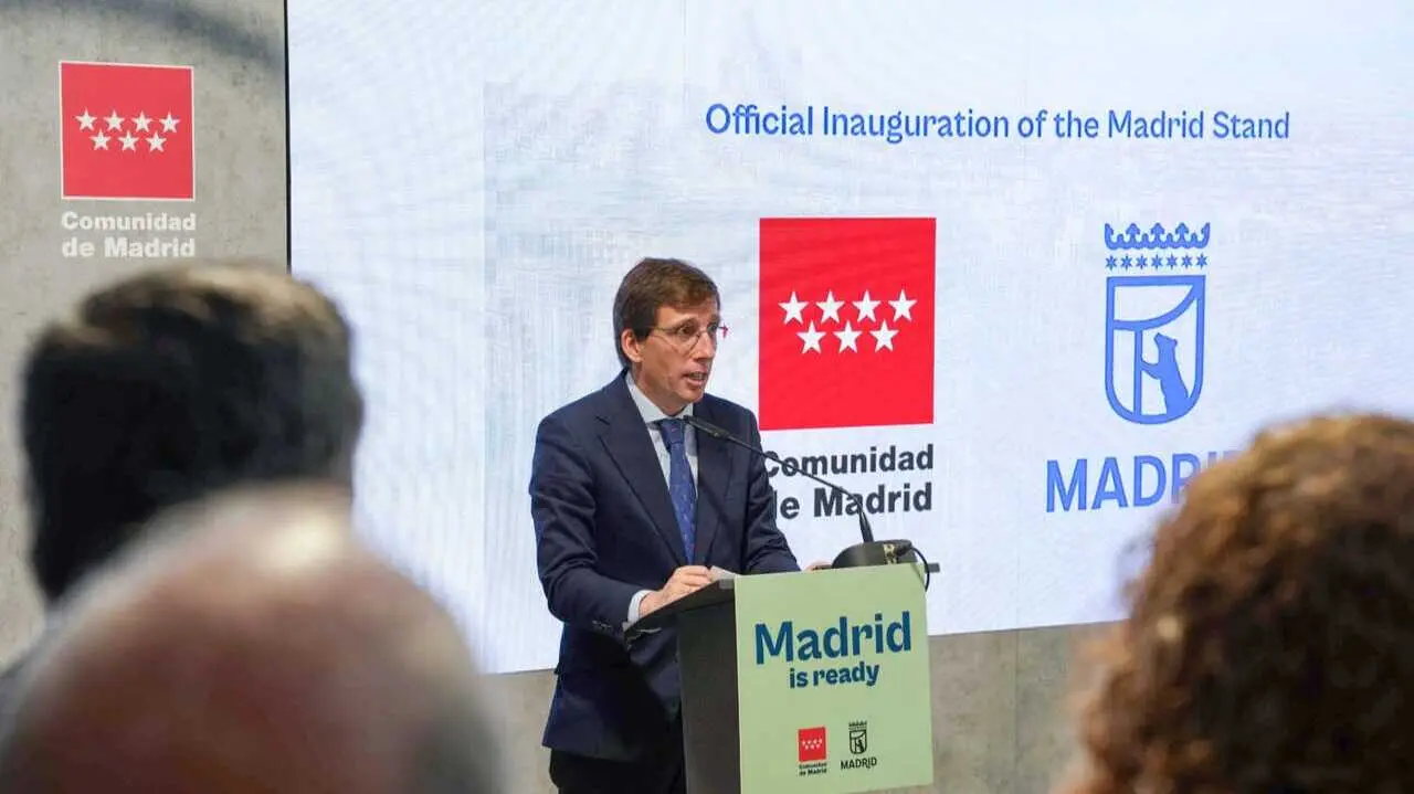 Almeida durante la presentaci&oacute;n estand de Madrid en la feria internacional inmobilia MIPIM 2026