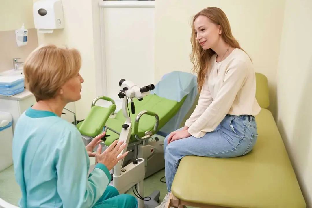 Mujer en consulta m&eacute;dica - Foto de 123RF/svitlanahulko