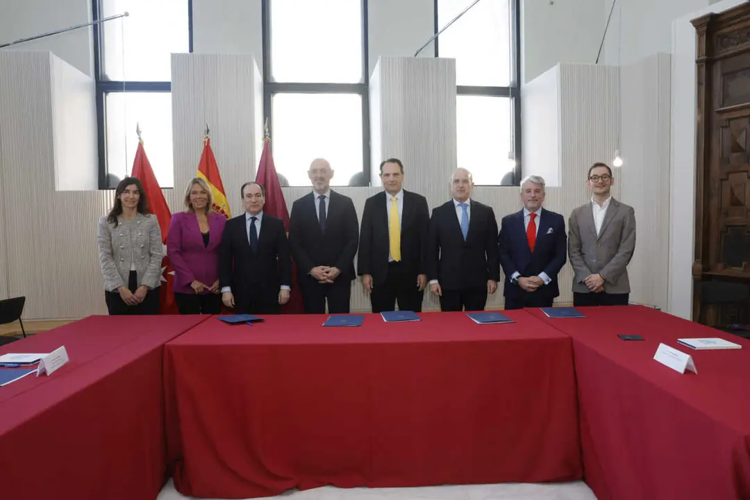 Foto de familia con los participantes en la reuni&oacute;n - Foto Ayuntamiento de Madrid