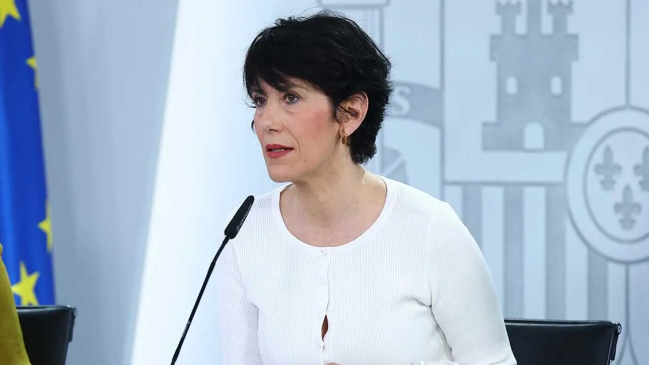 La portavoz del Gobierno, Elma Saiz, en la rueda de prensa posterior al Consejo de Ministros - Foto de Moncloa/Fernando Calvo