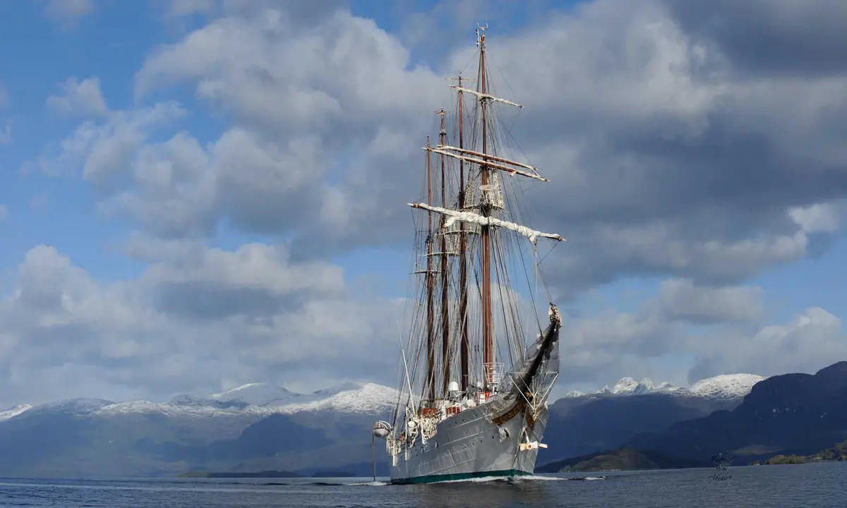 Buque Escuela Juan Sebasti&aacute;n de Elcano