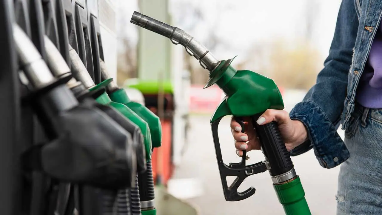 Gasolinera, carburantes - Foto de 123RF/lightfieldstudios