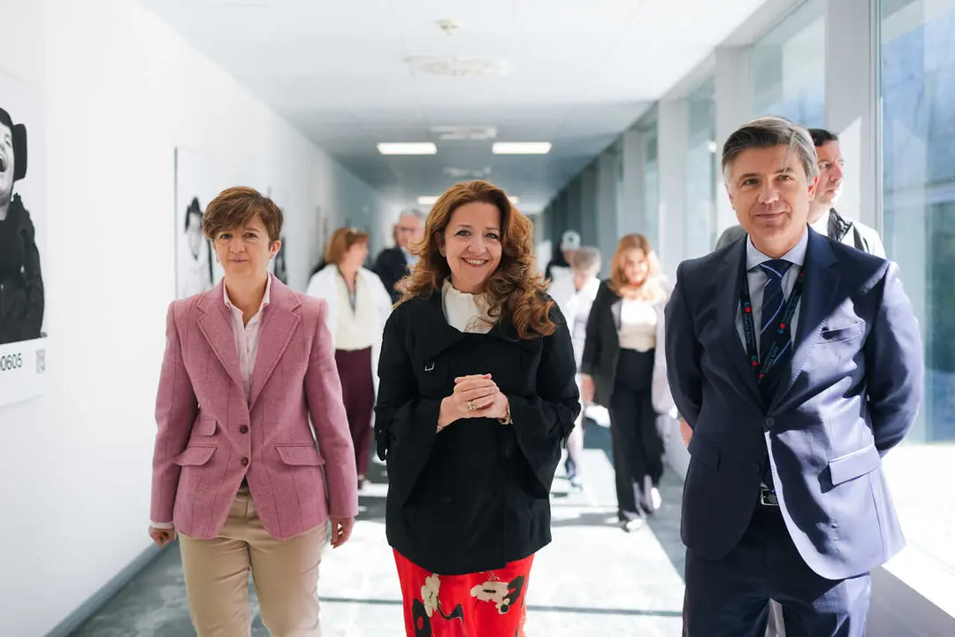 La consejera Matute, en la Unidad de Di&aacute;lisis del Hospital p&uacute;blico Infanta Sof&iacute;a - Foto Comunidad de Madrid