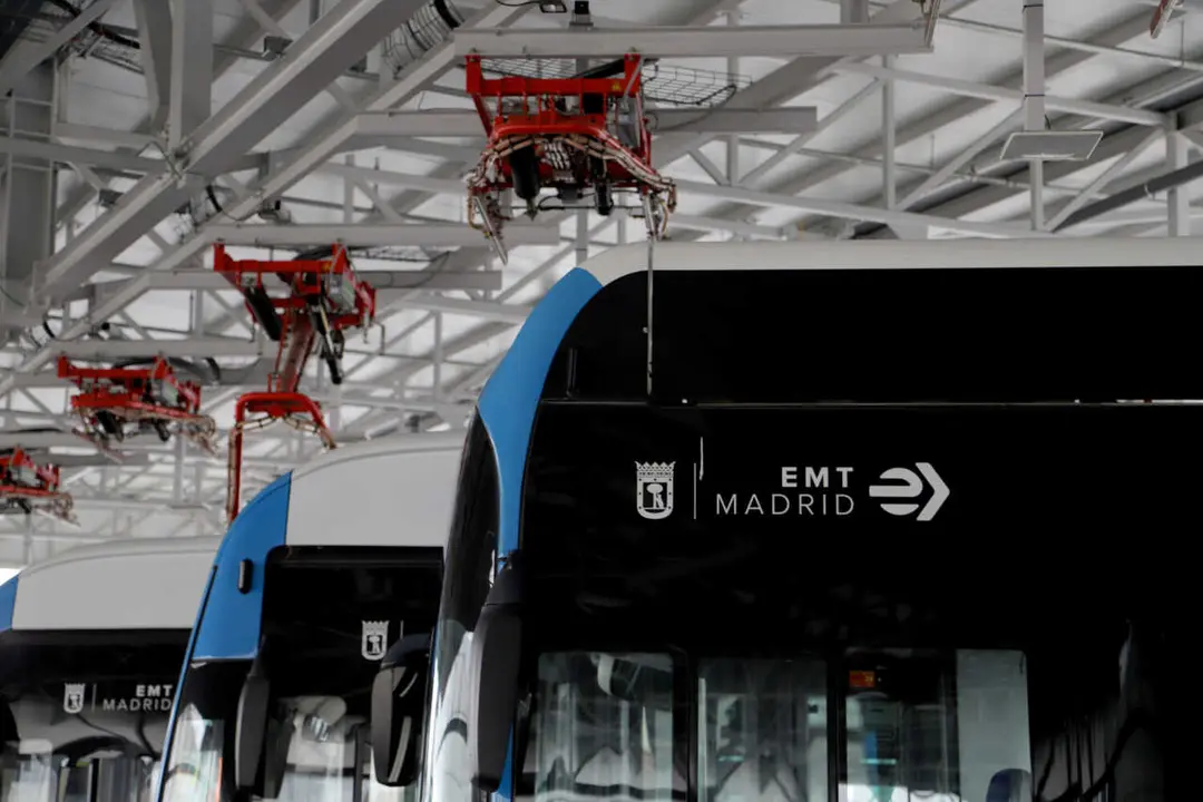 Instalaci&oacute;n de pant&oacute;grafos en el Centro de Operaciones de Sanchinarro