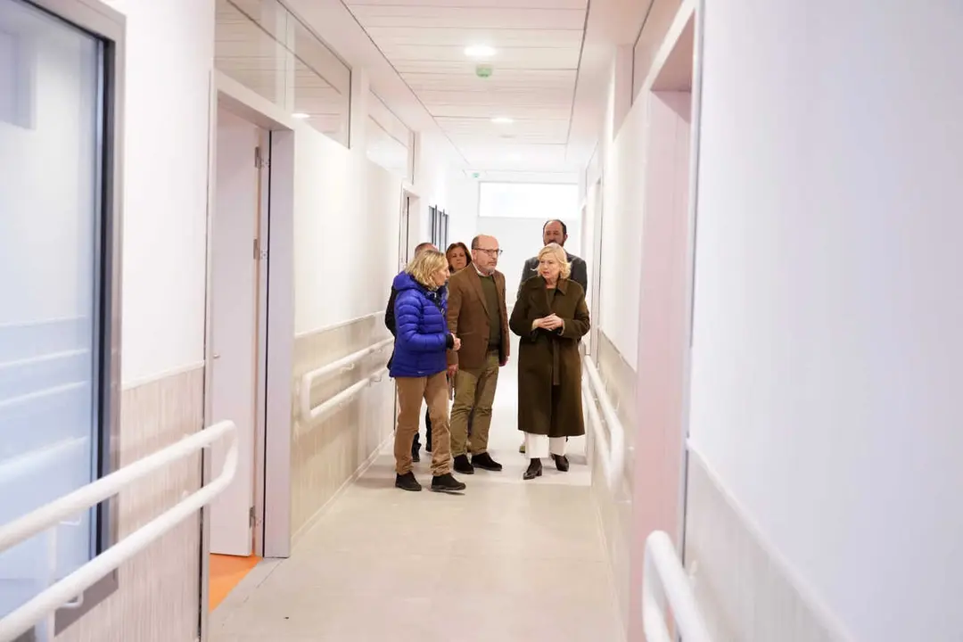 Garc&iacute;a Romero y Fern&aacute;ndez visitan las obras del nuevo centro de d&iacute;a para mayores con deterioro cognitivo de la calle de T&eacute;llez - Foto Ayuntamiento de Madrid