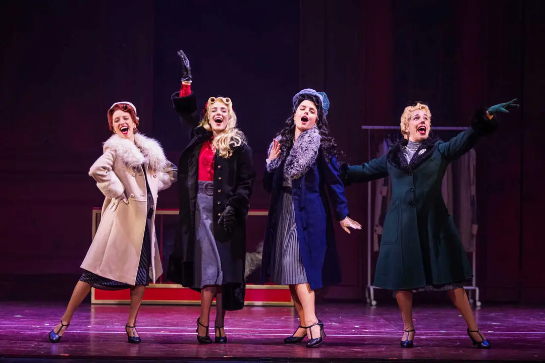 EL TIEMPO ENTRE COSTURAS