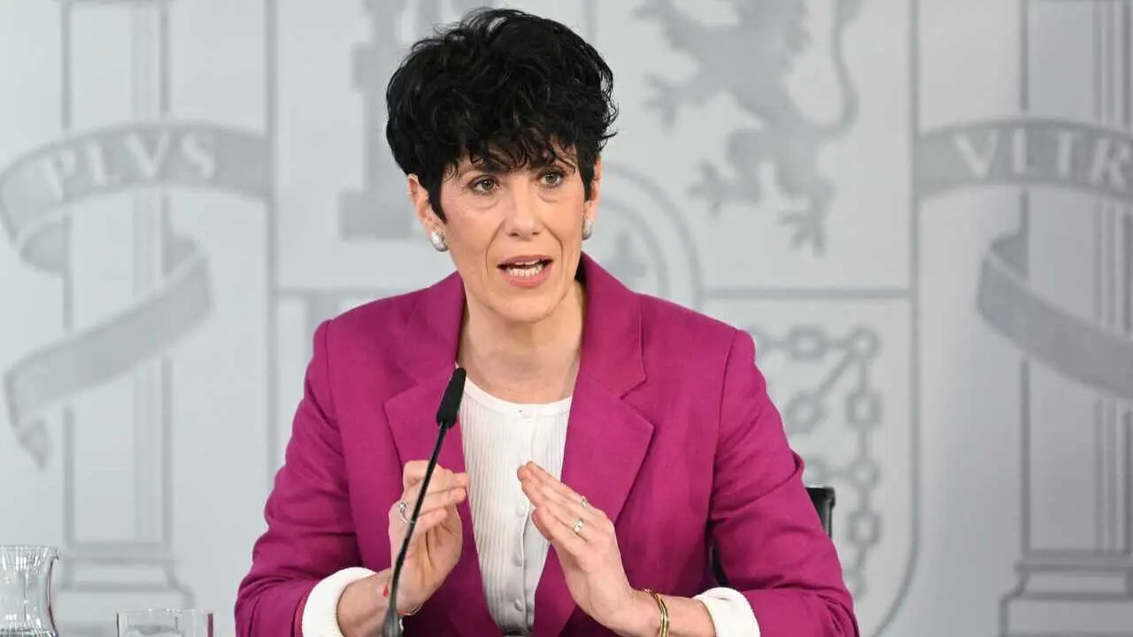 La portavoz del Gobierno, Elma Saiz, en la rueda de prensa posterior al Consejo de Ministros - Foto de Pool Moncloa/C&eacute;sar P Sendra