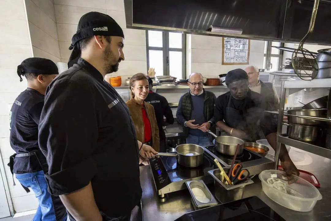 Fern&aacute;ndez y Ma&iacute;llo en su visita a La Quinta Cocina - Foto Ayuntamiento de Madrid