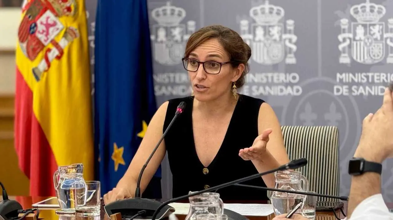 M&oacute;nica Garc&iacute;a, en una reuni&oacute;n en el ministerio -| Foto del Ministerio de Sanidad