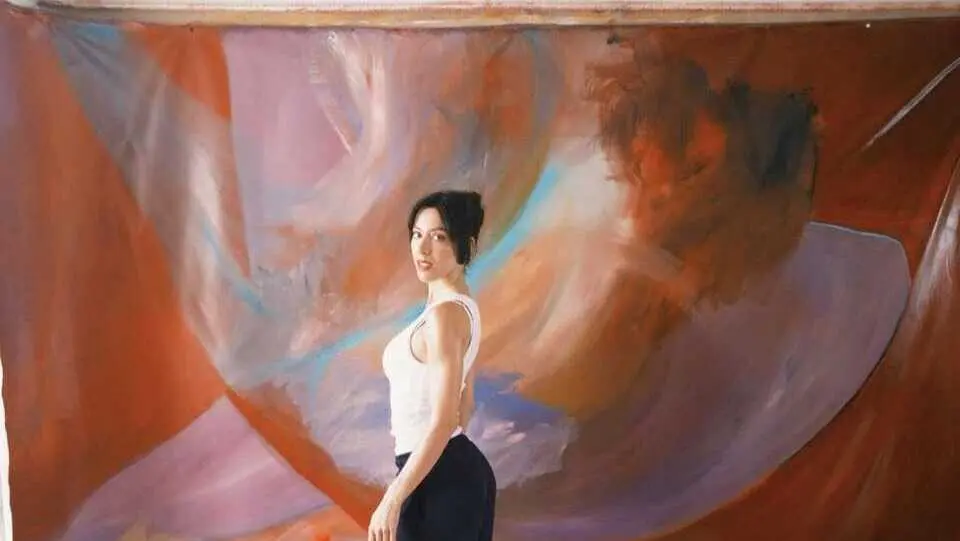 Elena Olmos Portero pintando