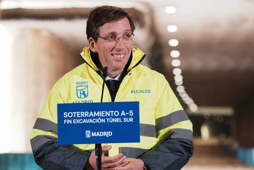Almeida informa sobre el avance del soterramiento de la A-5 durante una visita a las obras - Foto Ayuntamiento de Madrid
