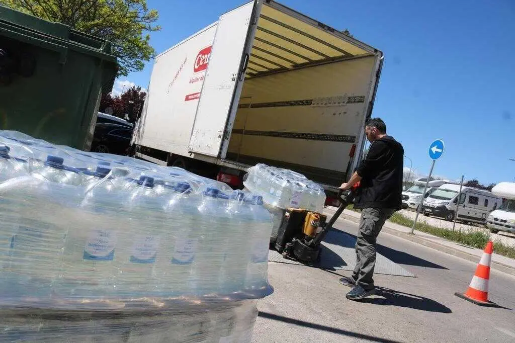 Alcal&aacute; de Henares sufre su segundo d&iacute;a sin agua estable pese a la reparaci&oacute;n de la aver&iacute;a