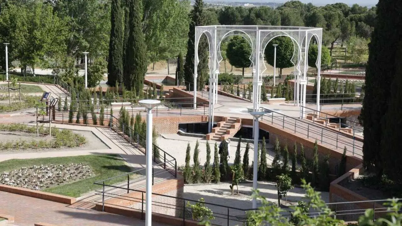 Vista del jard&iacute;n &aacute;rabe del parque Juan Carlos I