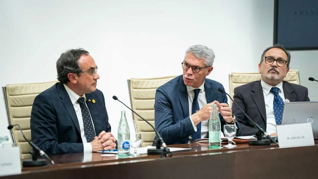 Expertos en auditor&iacute;a proponen en el Parlamento de Catalu&ntilde;a pasar del control de gasto a la evaluaci&oacute;n del impacto social de las pol&iacute;ticas p&uacute;blicas - Foto del Colegio de Censores Jurados de Cuentas de Catalu&ntilde;a