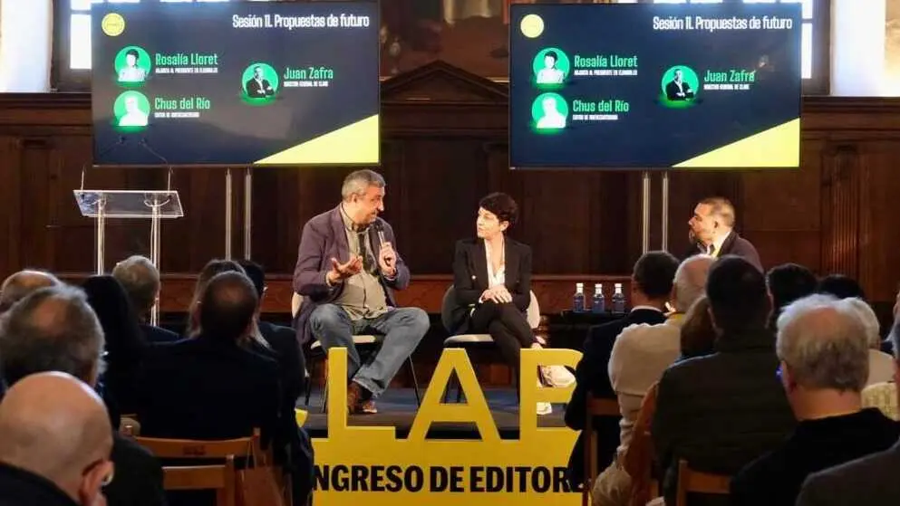 Chus del R&iacute;o (fundador y editor de Nuevecuatrouno), Rosal&iacute;a Lloret (adjunta al presidente en ElDiario.es) y Juan Zafra (director general del Club Abierto de Editores) - CLABE